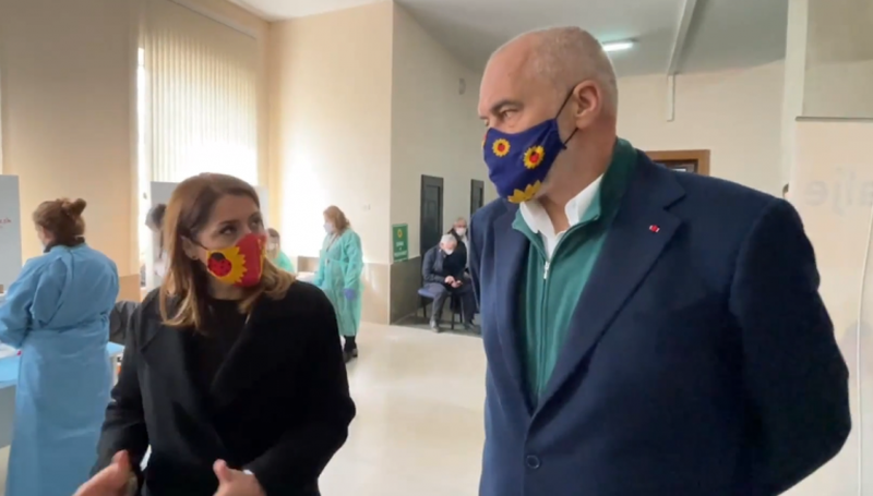 “Deri më tani kemi vaksinuar 50 mijë persona”! Manastirliu zbulon për kë do të përdoren vaksinat Sputnik dhe ka një lajm fantastik “Deri më tani kemi vaksinuar 50 mijë persona”! Manastirliu zbulon për kë do të përdoren vaksinat Sputnik dhe ka një lajm fantastik