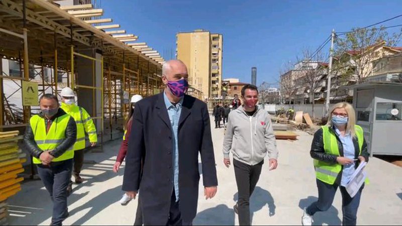 “Shkolla e Ilirit dhe e Fatosit”! Surprizohet kryeministri Rama, shkëmben batutat epike me Veliajn: Zemra lëri këto tani, shyqyr që na doli një Lul që punon!