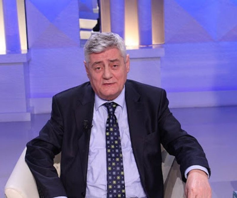 Blendi Fevziu shtanget nga deklarata e Dashamir Shehit: Shanë nënën e motrën e Bashës! Ramën shkoj e ruaj unë po të ketë nevojë Blendi Fevziu shtanget nga deklarata e Dashamir Shehit: Shanë nënën e motrën e Bashës! Ramën shkoj e ruaj unë po të ketë nevojë