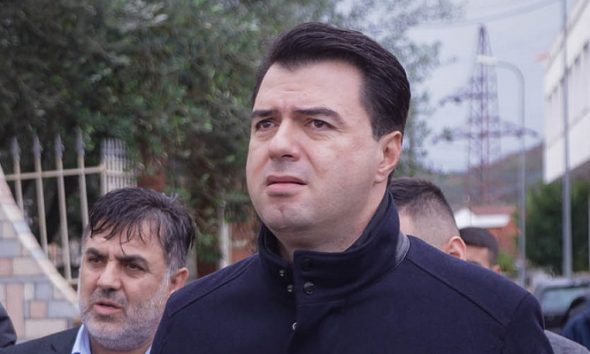 E tallën e bënë leckë, tani Lulzim Basha lëpin atë që kishte pështyrë: Si e mundën ca “anonimë” E tallën e bënë leckë, tani Lulzim Basha lëpin atë që kishte pështyrë: Si e mundën ca “anonimë”