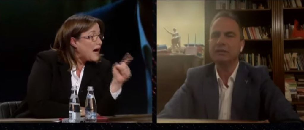 “Më mirë lëri ato libra e dil kaçak”! Brisida Gjikondi përplasjet me Luçiano Boçin: Kërko falje se do derdhet gjak! Ish-deputeti: Me dhunën merremi ne, përgjigjem i pari “Më mirë lëri ato libra e dil kaçak”! Brisida Gjikondi përplasjet me Luçiano Boçin: Kërko falje se do derdhet gjak! Ish-deputeti: Me dhunën merremi ne, përgjigjem i pari