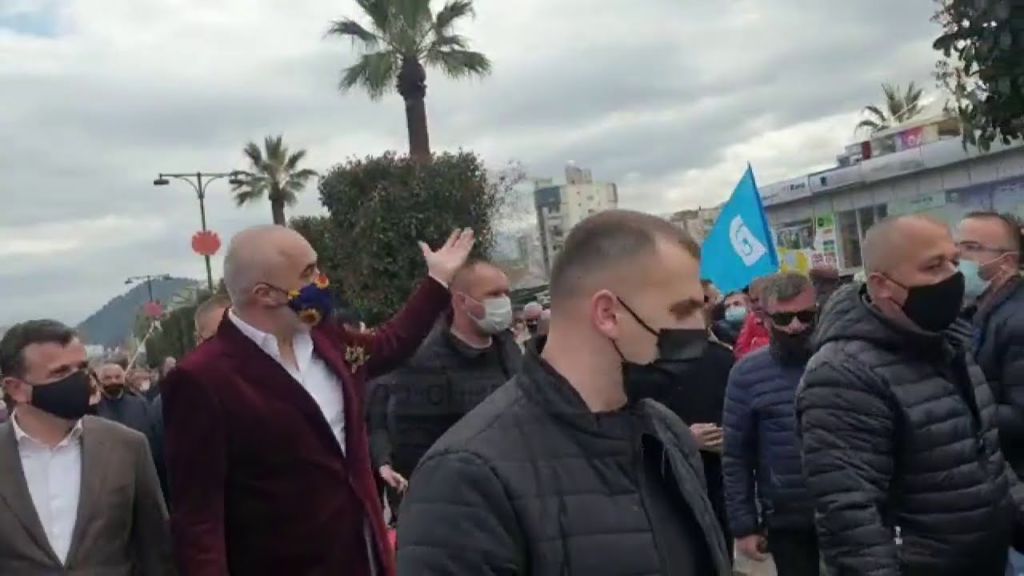 U përfshi në sherr, ish-deputeti i PD në Elbasan, mesazh Ramës: Ç’ke mor burrë, pse kërkon të fitosh prap?! Mos e ço vendin në luftë…dëgjove? U përfshi në sherr, ish-deputeti i PD në Elbasan, mesazh Ramës: Ç’ke mor burrë, pse kërkon të fitosh prap?! Mos e ço vendin në luftë…dëgjove?