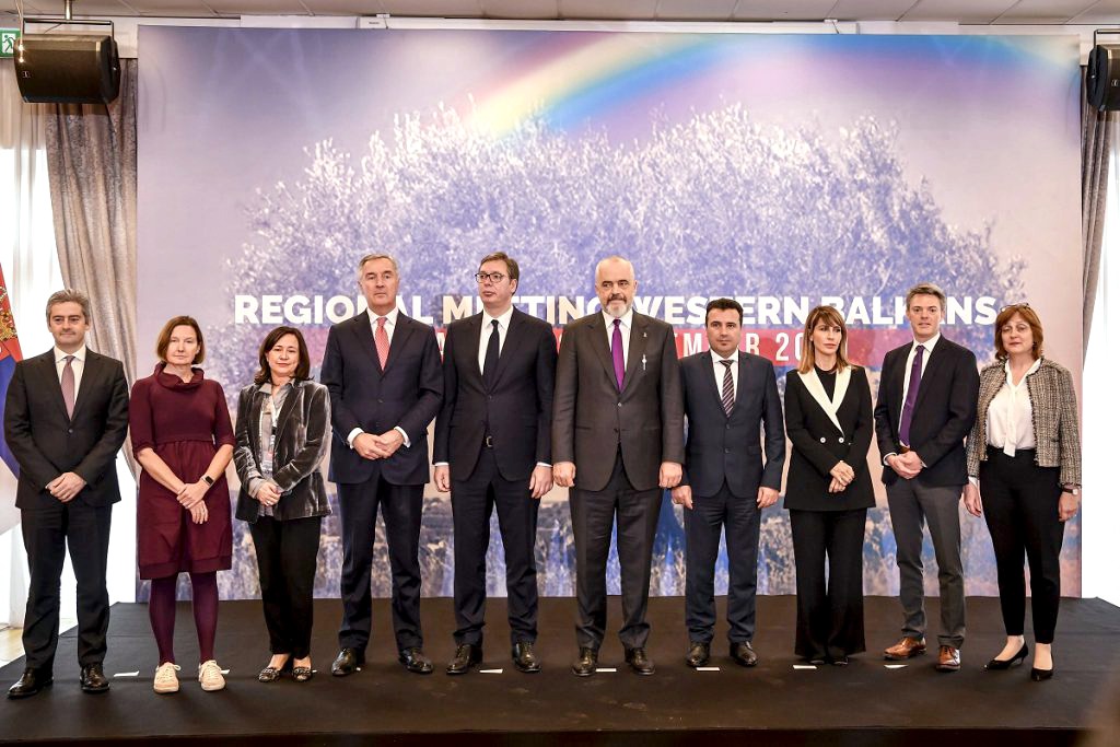 Të pathënat e Majlinda Bregut: Misioni ndërkombëtar, një “requiem” për PD-në, Bashën dhe e ardhmja politike Të pathënat e Majlinda Bregut: Misioni ndërkombëtar, një “requiem” për PD-në, Bashën dhe e ardhmja politike