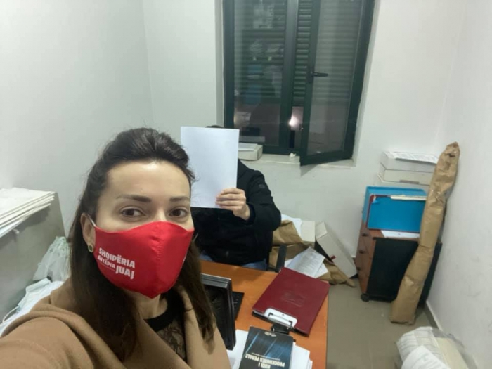 LSI Durrës akuzon djalin e Lefter Kokës, pas sherrit të Elona Gurit: Po përgjon selinë dhe po kërcënon qytetarët LSI Durrës akuzon djalin e Lefter Kokës, pas sherrit të Elona Gurit: Po përgjon selinë dhe po kërcënon qytetarët