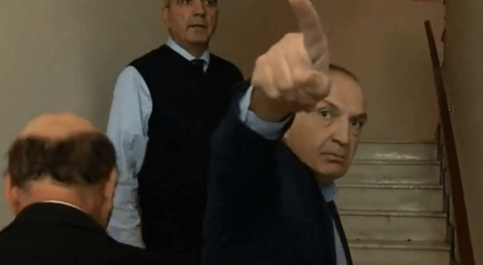 Ilir Meta, prova gjenerale për të hyrë në selinë e PD-së Ilir Meta, prova gjenerale për të hyrë në selinë e PD-së