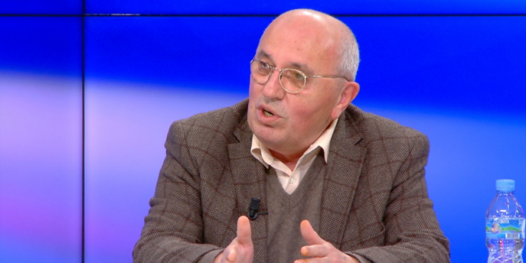 Lumturohet Besniku i komisionit Ruli…shkuli: I lumtur për kthimin e Hal.imit, jurist i madh, ndihmoi Bechettin të fitonte gjyqin me Ramën! Ja pse na duhet në SHQUP Lumturohet Besniku i komisionit Ruli…shkuli: I lumtur për kthimin e Hal.imit, jurist i madh, ndihmoi Bechettin të fitonte gjyqin me Ramën! Ja pse na duhet në SHQUP