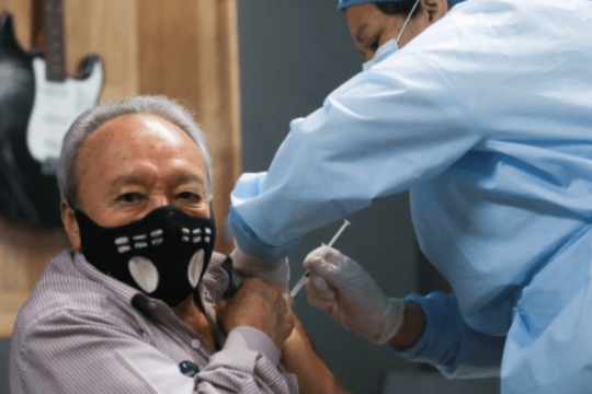 TREGUESIT: Vaksinimi masiv kinez dhe një infektim që ka (s’ka)ngjallur debat