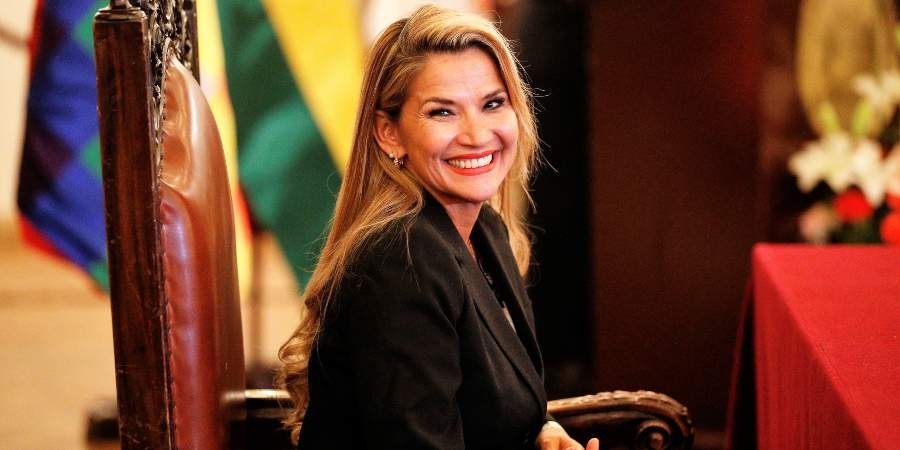 “Djalli me fytyrë engjëlli”: Presidentja arrestohet për “grusht shteti” “Djalli me fytyrë engjëlli”: Presidentja arrestohet për “grusht shteti”