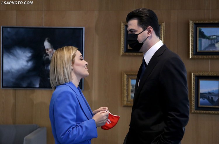 “Rumpallë opozitare”! Ndreu tallet me Bashën e Kryemadhin: E kanë në ADN blerjen e votës. Akuzat, albi e humbjes