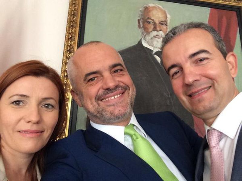 “Ujë e drita 24 orë…”, po askush nuk premton tendera pa garë ku vidhen shqiptarët: Celibashi 1 milion $ kompanisë holandeze