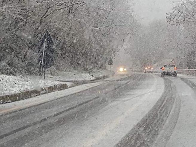 Rikthehet dimri i ashpër në Itali: Borë e stuhi, emergjencë në Siçili e Puglia Rikthehet dimri i ashpër në Itali: Borë e stuhi, emergjencë në Siçili e Puglia