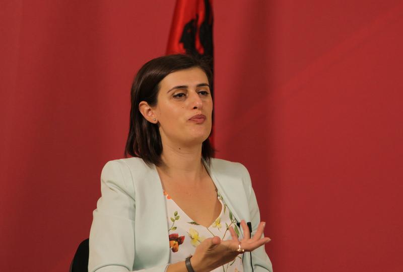 Fati i “pafjalë” i Saranda Bogujevcit: Nga fëmijë me 16 plumba në trup, te nënkryetare e Kuvendit të Kosovës Fati i “pafjalë” i Saranda Bogujevcit: Nga fëmijë me 16 plumba në trup, te nënkryetare e Kuvendit të Kosovës