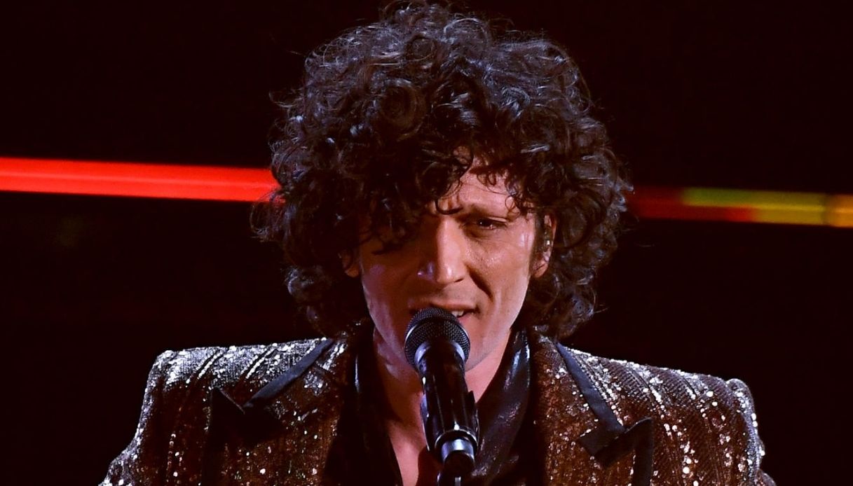 Këngëtari i përgjigjet komentuesve italianë që e quajtën “Shqiptar m***”: Urrejtja juaj është idiotësi, jam krenar për rrënjët dhe gjakun tim Këngëtari i përgjigjet komentuesve italianë që e quajtën “Shqiptar m***”: Urrejtja juaj është idiotësi, jam krenar për rrënjët dhe gjakun tim