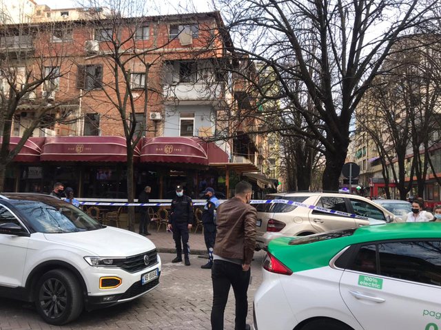 U qëllua me qytën e pistoletës, çfarë ndodhi tek ish-Blloku: Në makinën e të dhunuarit dhe një grua shtatëzanë U qëllua me qytën e pistoletës, çfarë ndodhi tek ish-Blloku: Në makinën e të dhunuarit dhe një grua shtatëzanë