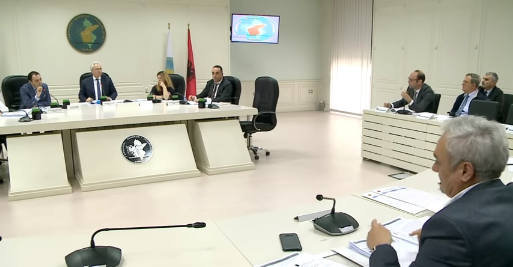 Kolegji Zgjedhor rrëzon PD-AN, do shkojë në zgjedhje me 153 kandidatë dhe jo 222! Kaso: I ndikuar nga PS, por e respektojmë Kolegji Zgjedhor rrëzon PD-AN, do shkojë në zgjedhje me 153 kandidatë dhe jo 222! Kaso: I ndikuar nga PS, por e respektojmë