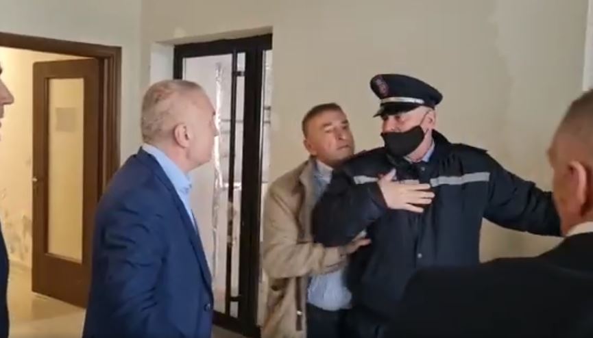 VIDEO/ Komisioni Hetimor për shkarkimin e Presidentit publikon videon me shkeljet e rënda të Ilir Metës VIDEO/ Komisioni Hetimor për shkarkimin e Presidentit publikon videon me shkeljet e rënda të Ilir Metës