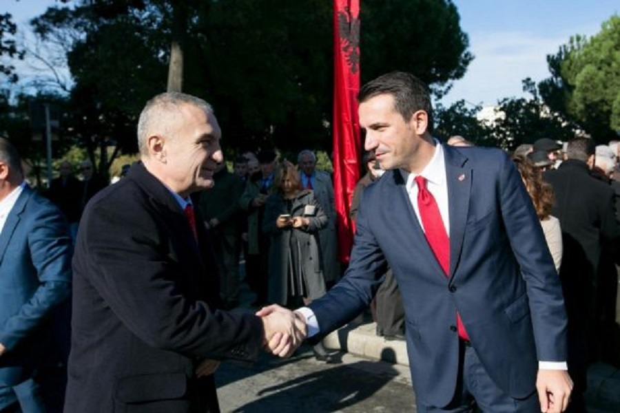 A kanë bërë Meta dhe Veliaj takim të fshehtë në Hungari?! Njerëzit pranë Berishës hidhen në sulm ndaj presidentit: Po i shkel syrin Ramës që të shpëtoi kokën…mos ta shkarkojnë A kanë bërë Meta dhe Veliaj takim të fshehtë në Hungari?! Njerëzit pranë Berishës hidhen në sulm ndaj presidentit: Po i shkel syrin Ramës që të shpëtoi kokën…mos ta shkarkojnë