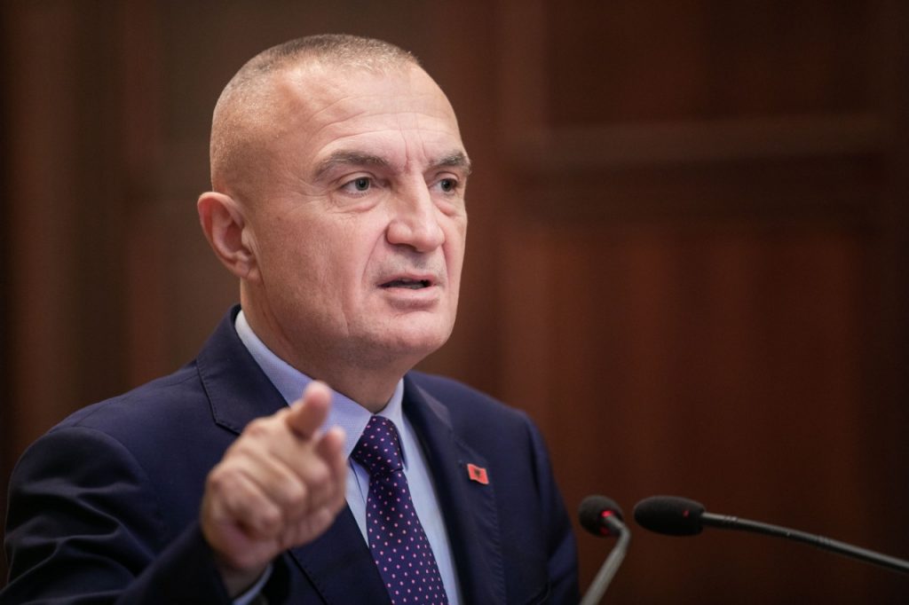 Se ka zënë gjumi gjithë natën, Meta para mediave: I patë ata të tenderave, dolën dje me grushta për të mbrojtur pasuritë kriminale Se ka zënë gjumi gjithë natën, Meta para mediave: I patë ata të tenderave, dolën dje me grushta për të mbrojtur pasuritë kriminale