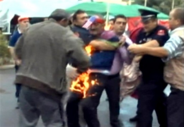 Saliu i dogji, Luli i “poqi”! Shoqata e të Përndjekurve shpërthen: Si na mashtroi Lulzim Basha?! Paralajmëron ‘goditjen e fortë’ që do të marrë: Do ketë pasoja… Saliu i dogji, Luli i “poqi”! Shoqata e të Përndjekurve shpërthen: Si na mashtroi Lulzim Basha?! Paralajmëron ‘goditjen e fortë’ që do të marrë: Do ketë pasoja…