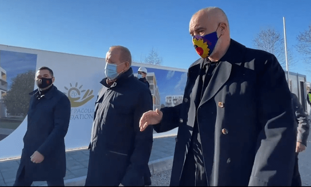 “Ça është sot?”, pasi zbuloi kompaninë që do ndërtojë aeroportin e Vlorës, Rama lëshon batutën për vlonjatët: E di që të hënën do… “Ça është sot?”, pasi zbuloi kompaninë që do ndërtojë aeroportin e Vlorës, Rama lëshon batutën për vlonjatët: E di që të hënën do…