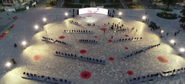 Krejt ndryshe nga turma e PD-së! Me masa të rrepta antikovid PS çel fushatën elektorale nga sheshi “Skënderbej” Krejt ndryshe nga turma e PD-së! Me masa të rrepta antikovid PS çel fushatën elektorale nga sheshi “Skënderbej”