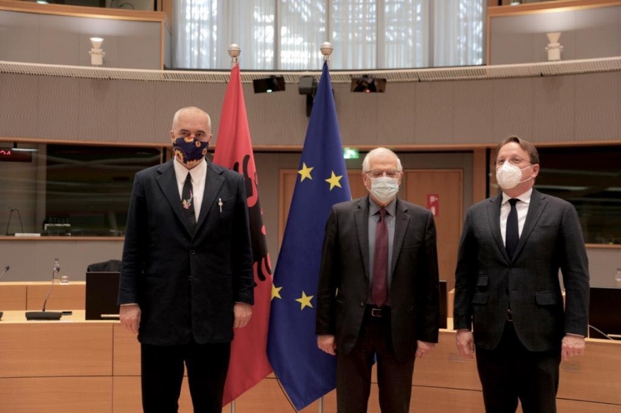 BE rikthen Shqipërinë në rend dite për hapjen e negociatave, një javë para zgjedhjeve të 25 prillit BE rikthen Shqipërinë në rend dite për hapjen e negociatave, një javë para zgjedhjeve të 25 prillit