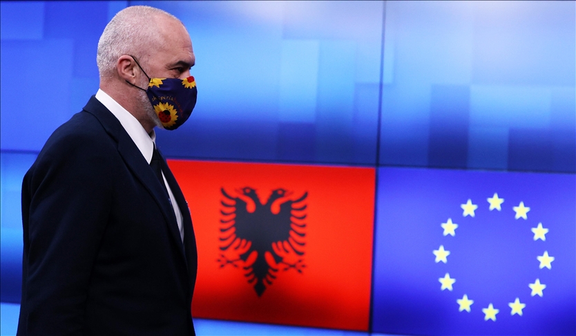 Konferenca e përbashkët me Borrell dhe Varhelyi, Rama kritika BE-së: Rajoni u la mënjanë në shpërndarjen e vaksinës Konferenca e përbashkët me Borrell dhe Varhelyi, Rama kritika BE-së: Rajoni u la mënjanë në shpërndarjen e vaksinës