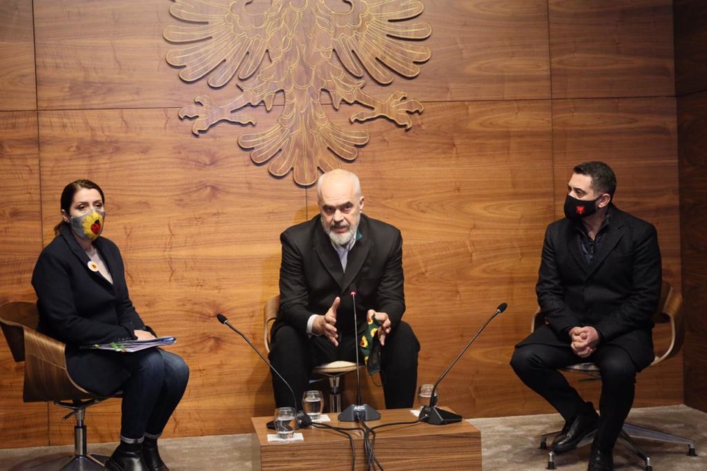 Edi Rama kujtohet “pas pilafit” të shpëtoj qytetarët e të nxjerr vendin nga kriza e pandemisë, autorizon Manastirliun e Ahmetajn të negociojnë për vaksina të tjera Edi Rama kujtohet “pas pilafit” të shpëtoj qytetarët e të nxjerr vendin nga kriza e pandemisë, autorizon Manastirliun e Ahmetajn të negociojnë për vaksina të tjera