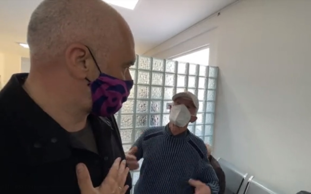 VIDEO/ Rikthehen mallkimet në fushatë: Ai që s’ta jep votën ty, mos i bëftë pikën e hajrit vaksina VIDEO/ Rikthehen mallkimet në fushatë: Ai që s’ta jep votën ty, mos i bëftë pikën e hajrit vaksina