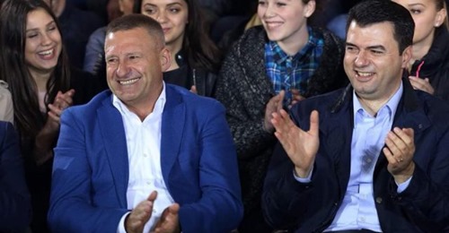 Avokati i njohur shpërthen ndaj Lulzim Bashës: U mbars mali dhe polli një mi! Ky rob me vlera është shumë poshtë liste, vetëm një aksident masiv për ata para e bën deputet Avokati i njohur shpërthen ndaj Lulzim Bashës: U mbars mali dhe polli një mi! Ky rob me vlera është shumë poshtë liste, vetëm një aksident masiv për ata para e bën deputet