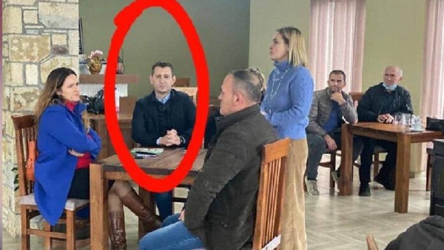 Kryemadhi vendos kandidat për deputet “vrasësin në timon”, i akuzuar dhe për grabitjen e 500 milionë lekëve Kryemadhi vendos kandidat për deputet “vrasësin në timon”, i akuzuar dhe për grabitjen e 500 milionë lekëve