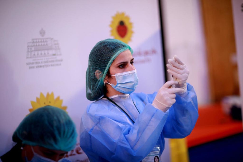 Rama: Pasnesër mbërrijnë 38 mijë e 400 dozat e para nga AstraZeneca, do vaksinohen mësuesit
