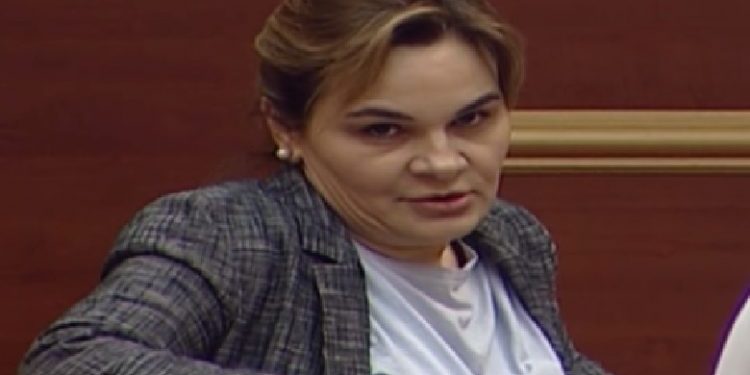 Publikohet EMRI, kush është kandidatja për deputete e LSI në Elbasan që u kap në flagrancë duke shpërndarë para në këmbim të votës Publikohet EMRI, kush është kandidatja për deputete e LSI në Elbasan që u kap në flagrancë duke shpërndarë para në këmbim të votës