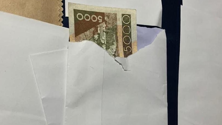 Aksioni i mesnatës/ Kapen edhe dy anëtarë të tjerë të LSI-së në Durrës, me zarfet plot me lekë gati për t’i shpërndarë Aksioni i mesnatës/ Kapen edhe dy anëtarë të tjerë të LSI-së në Durrës, me zarfet plot me lekë gati për t’i shpërndarë