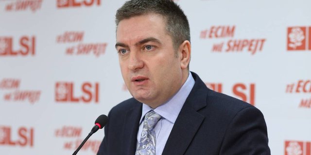 Hidhte para për blerjen e votave në Vlorë, shihni çfarë thoshte vetëm pak ditë më parë Luan Rama për 23-vjeçarin turk që u fundos nga policia Hidhte para për blerjen e votave në Vlorë, shihni çfarë thoshte vetëm pak ditë më parë Luan Rama për 23-vjeçarin turk që u fundos nga policia