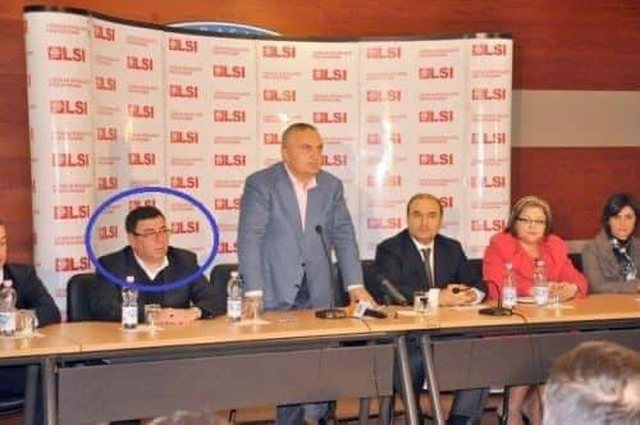 Ish-kreut të LSI Plarent Xhuvan përkrah Ilir Metës! Artan Hoxha: Mezi po pres që presidenti të shkojë në Elbasan…por Meta harroi dhe i ngushëlloi familjen nga Vlora pas disa orësh Ish-kreut të LSI Plarent Xhuvan përkrah Ilir Metës! Artan Hoxha: Mezi po pres që presidenti të shkojë në Elbasan…por Meta harroi dhe i ngushëlloi familjen nga Vlora pas disa orësh