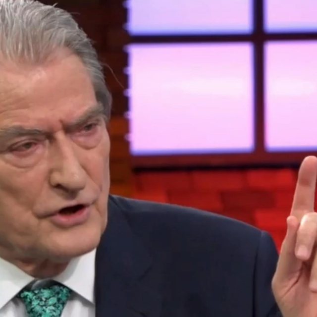 Erion Braçe nxjerr fotot e Sali Berishës: Sa herë lexon humbje në zgjedhje, sytë e tij bëhen gjak! Doli dje më në fund…