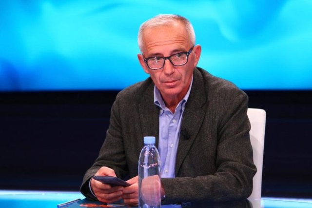 Filloi punë Babale TV: “400-1000 euro për familje ka paguar Tom Doshi”! Nesër do publikohen përgjimet nga “agjenti” Mark Marku Filloi punë Babale TV: “400-1000 euro për familje ka paguar Tom Doshi”! Nesër do publikohen përgjimet nga “agjenti” Mark Marku