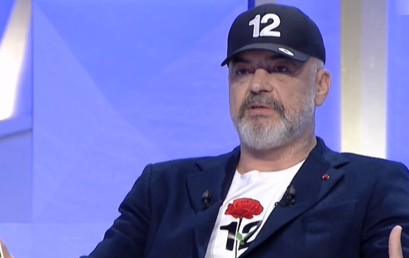 “Kur i dëgjoj gërhitjen e marr në telefon për t’i nxjerrë gjumin”! Rama “tregon” prapaskenat e takimeve me kryedemokratin Basha: Kur vjen Likja, Luli trash zërin!