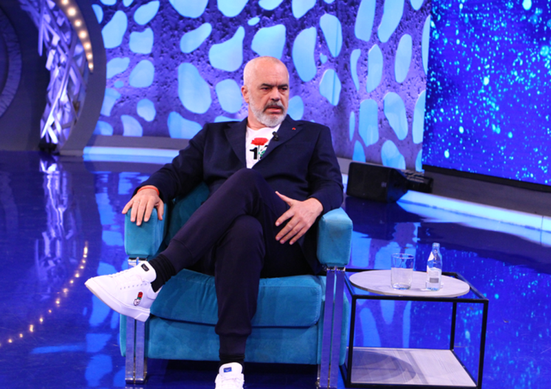 “Gjyshi e rrëmbeu gjyshen me Alfa Romeo”! Kryeministri Edi Rama rrëfen për herë të parë historinë e veçantë të familjes së tij dhe zbulon emrin e tij të pagëzimit “Gjyshi e rrëmbeu gjyshen me Alfa Romeo”! Kryeministri Edi Rama rrëfen për herë të parë historinë e veçantë të familjes së tij dhe zbulon emrin e tij të pagëzimit