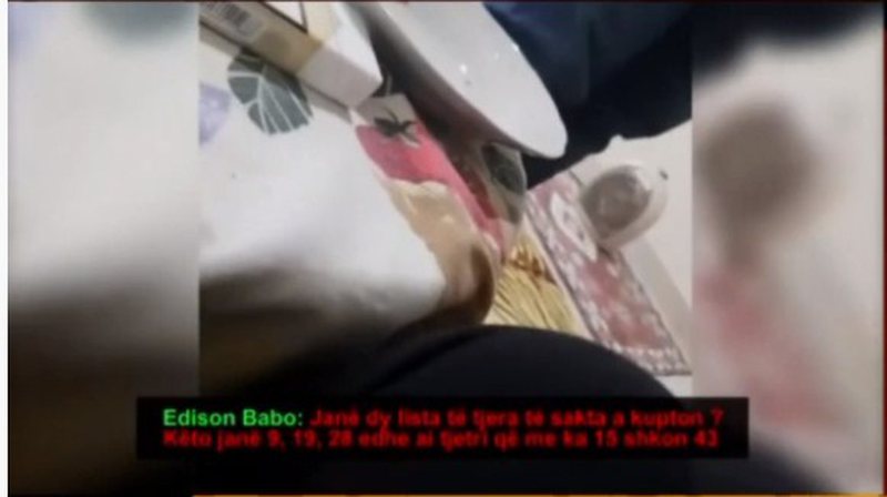 “Ik fol me Monikën! Mori bodigardin e Berishës në tel… ”! Publikohet një tjetër video nga SKANDALI i blerjes së votave, përgjimet nxjerrin zbuluar LSI-në: Andej nga 3-shi bëhet nami, për 5 minuta merr 60 mijë lekë, kapi futi në makinë të… “Ik fol me Monikën! Mori bodigardin e Berishës në tel… ”! Publikohet një tjetër video nga SKANDALI i blerjes së votave, përgjimet nxjerrin zbuluar LSI-në: Andej nga 3-shi bëhet nami, për 5 minuta merr 60 mijë lekë, kapi futi në makinë të…