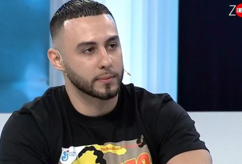 Askush nuk e dinte më parë: Reperi i njohur zbulon ‘live’ në emision se është djali i politikanit shqiptar të angazhuar pranë Partisë Socialiste Askush nuk e dinte më parë: Reperi i njohur zbulon ‘live’ në emision se është djali i politikanit shqiptar të angazhuar pranë Partisë Socialiste