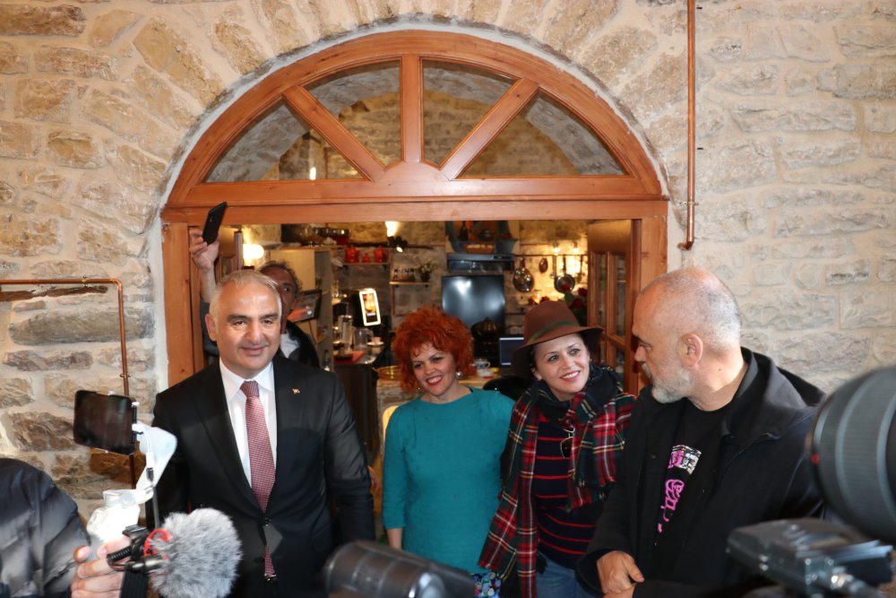 Takimi i kryeministrit në Gjirokastër me ministrin e Turqisë, alarmohen mediat greke, ja çfarë shkruajnë për Ramën dhe Erdogan