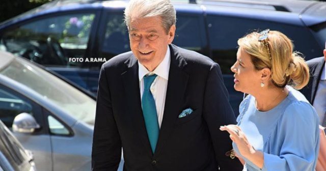 Çoroditjet e enturazhit të Berishës pas disfatës: Nga revolucioni, tek koalicioni me partinë e Tom Doshit Çoroditjet e enturazhit të Berishës pas disfatës: Nga revolucioni, tek koalicioni me partinë e Tom Doshit