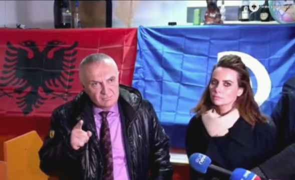 “Po kërkojnë gjakderdhje”, Frrok Çupi zbërthen vrasjen e ish-eksponentit të LSI dhe del me paralajmërimin e FRIKSHËM: Viktima nuk është zgjedhur rastësisht, ja ç’ndodh nëse Meta shkon në burg! “Po kërkojnë gjakderdhje”, Frrok Çupi zbërthen vrasjen e ish-eksponentit të LSI dhe del me paralajmërimin e FRIKSHËM: Viktima nuk është zgjedhur rastësisht, ja ç’ndodh nëse Meta shkon në burg!