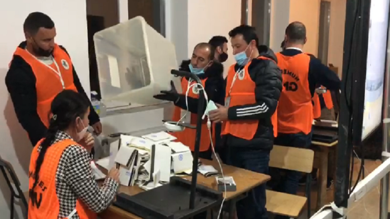 Pusteci vishet ngjyrë rozë! Në Korçë kryesojnë socialistët, LSI poshtë pritshmërive Pusteci vishet ngjyrë rozë! Në Korçë kryesojnë socialistët, LSI poshtë pritshmërive