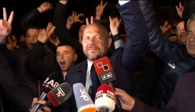 Edhe 1 QV për t’u numëruar, PS ruan 8 mandatet në Vlorë, PD merr 4, ndërsa Mziu feston fitoren në Dibër