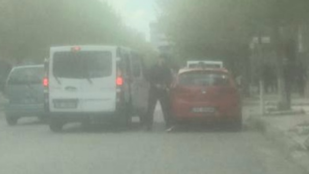 Mero Baze: Meta ka lënë arkivolin në mes të Elbasanit dhe po i jep zemër Gaz Bardhit të mos frikësohet, mendon do fshijë serverin si më 21 janar