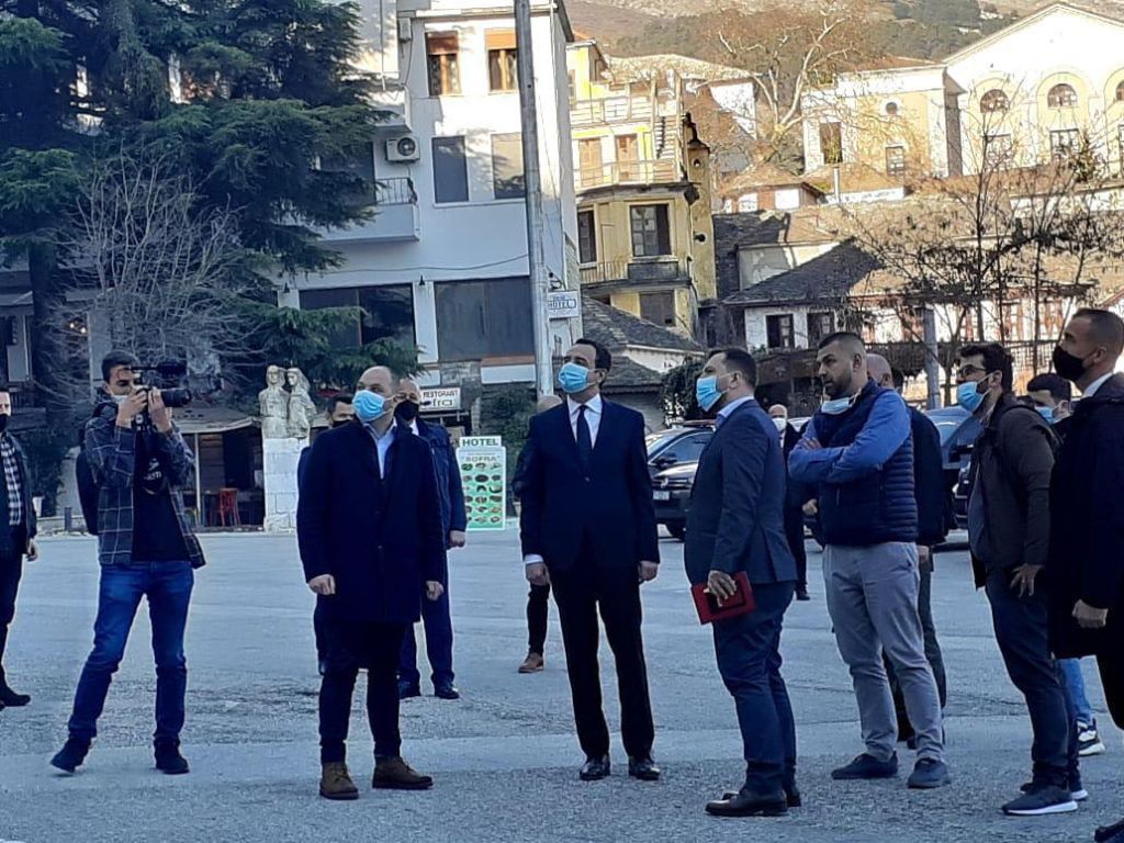 Thirrjet për Albin Kurtin nga Prishtina: Tërhiqu nga zgjedhjet e 25 prillit dhe prano ndihmën e Ramës, po dëmton marrëdhëniet me Shqipërinë