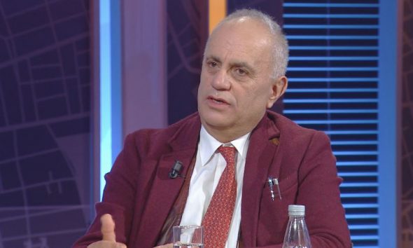 “Mbylljauni telefonat”! Revoltohet Artan Fuga: Ik or idiot, pse ty do të them unë se për kë votoj!